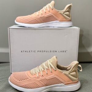 NIB - APL (Size 8) Men'sTechLoom Tracer Shoes – Blush/Beach/White